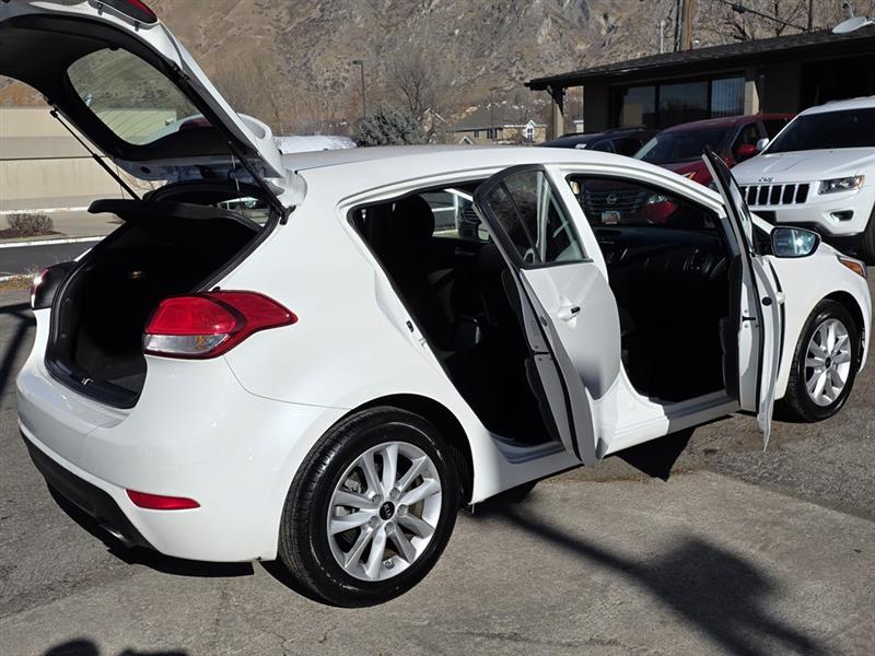 Kia Forte 5-Door LX 2017