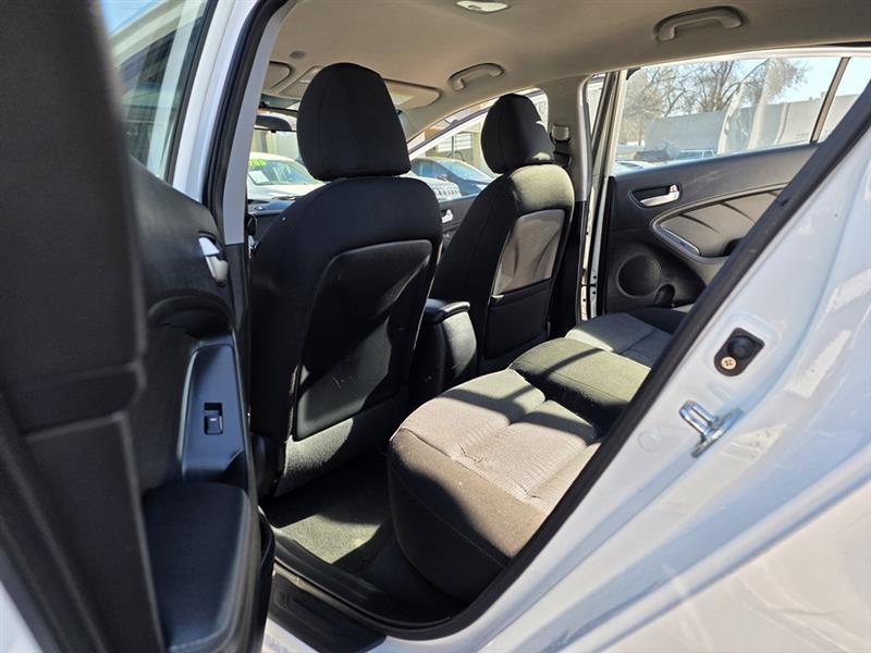 Kia Forte 5-Door LX 2017