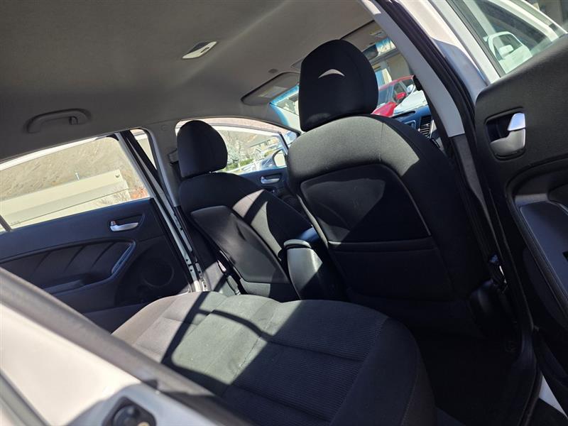 Kia Forte 5-Door LX 2017