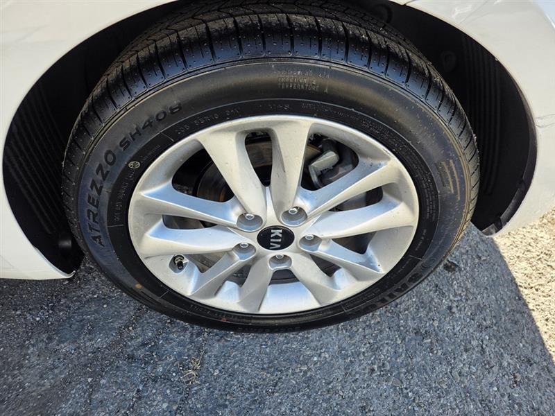 Kia Forte 5-Door LX 2017