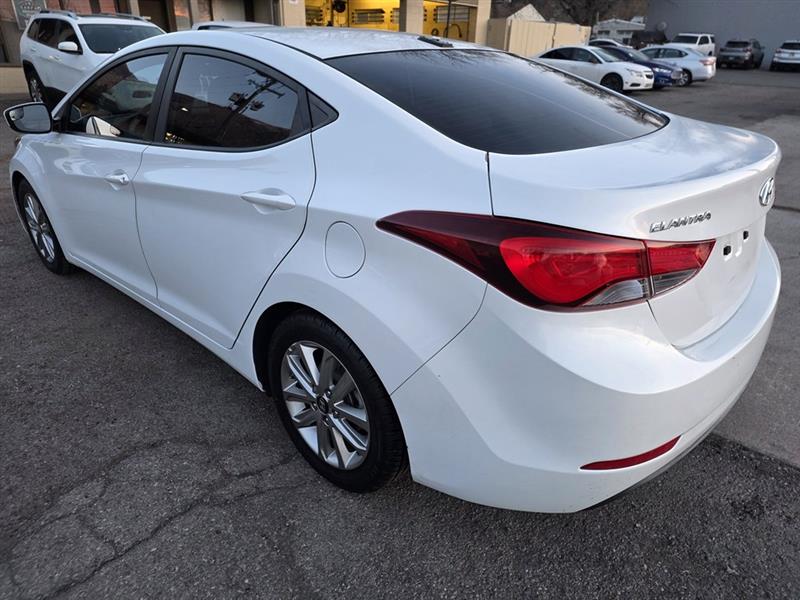 Hyundai Elantra SE 6AT 2016