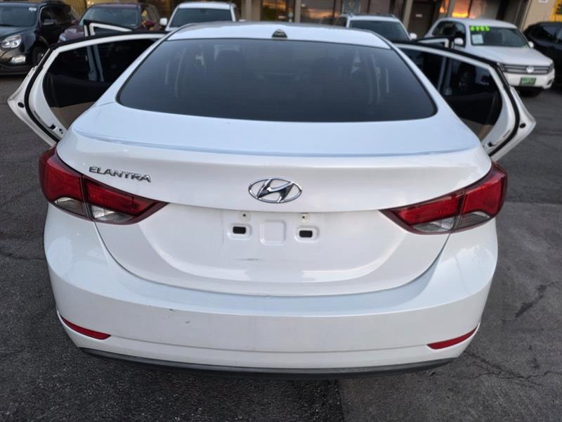 Hyundai Elantra SE 6AT 2016