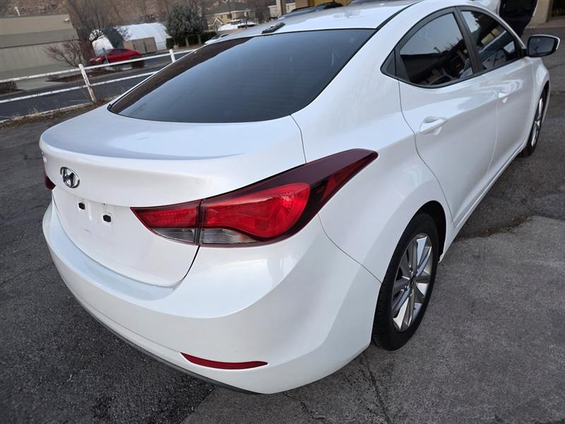 Hyundai Elantra SE 6AT 2016