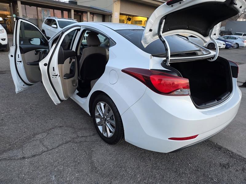 Hyundai Elantra SE 6AT 2016