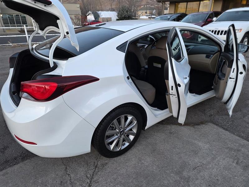 Hyundai Elantra SE 6AT 2016