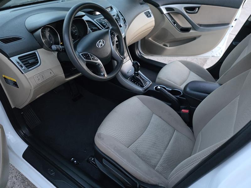 Hyundai Elantra SE 6AT 2016