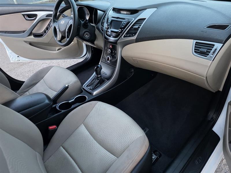 Hyundai Elantra SE 6AT 2016