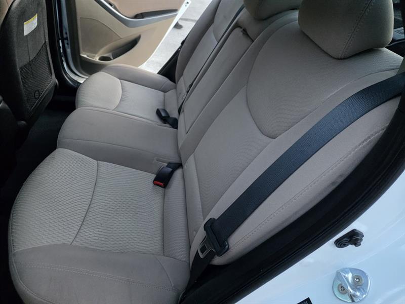 Hyundai Elantra SE 6AT 2016