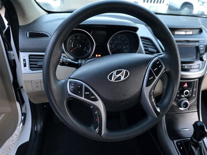 Hyundai Elantra SE 6AT 2016