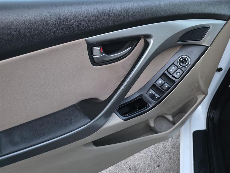 Hyundai Elantra SE 6AT 2016