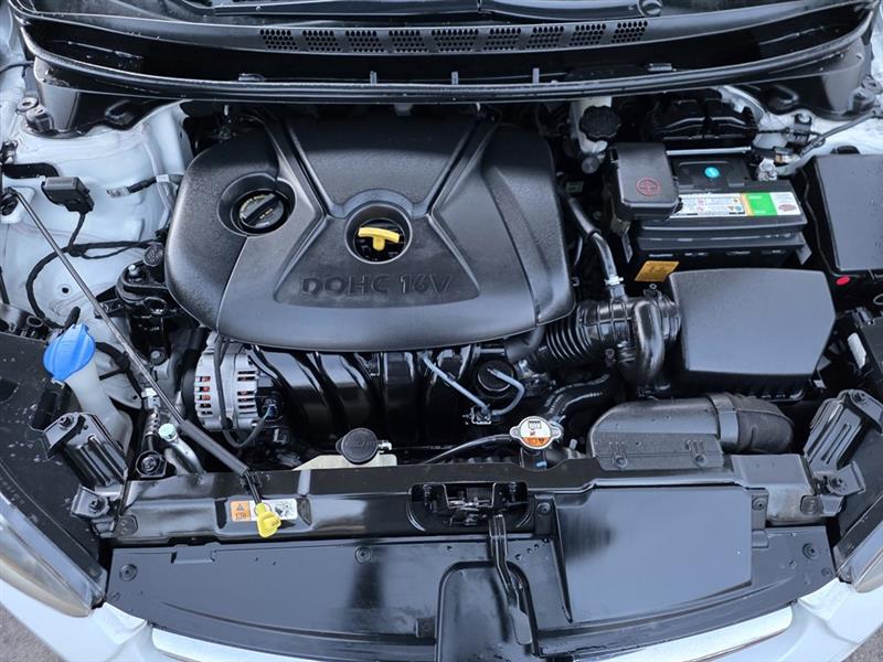 Hyundai Elantra SE 6AT 2016