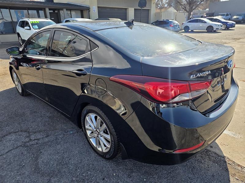 Hyundai Elantra SE 6AT 2015