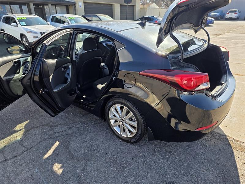 Hyundai Elantra SE 6AT 2015