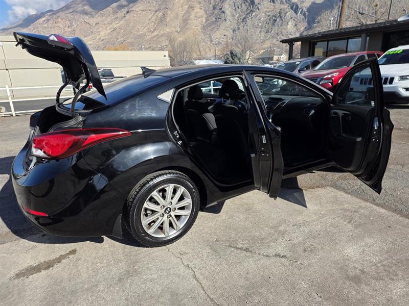 Hyundai Elantra SE 6AT 2015