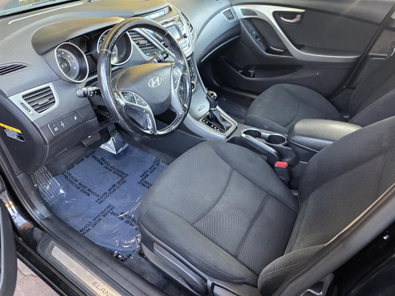 Hyundai Elantra SE 6AT 2015