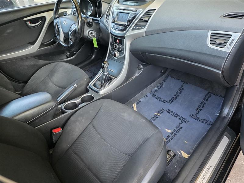 Hyundai Elantra SE 6AT 2015