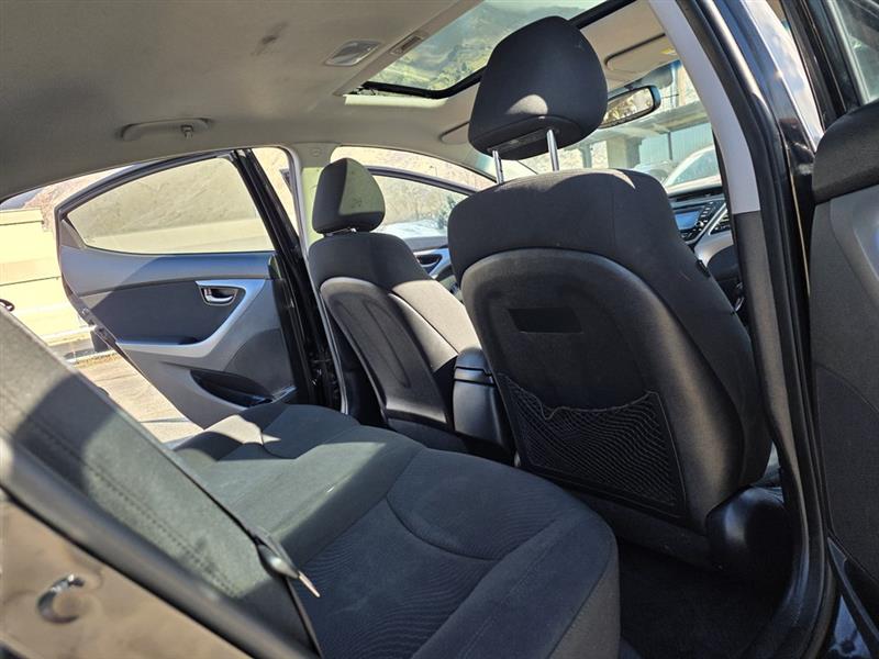 Hyundai Elantra SE 6AT 2015