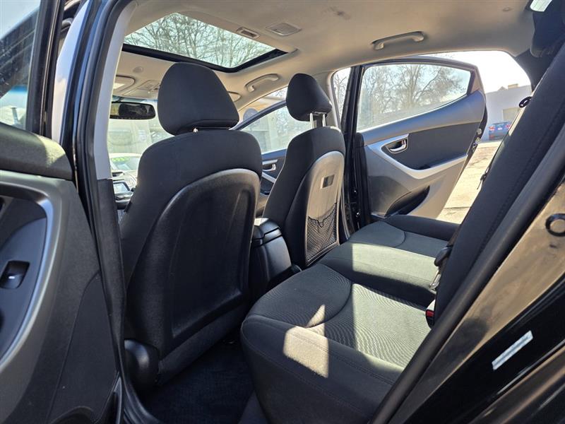 Hyundai Elantra SE 6AT 2015