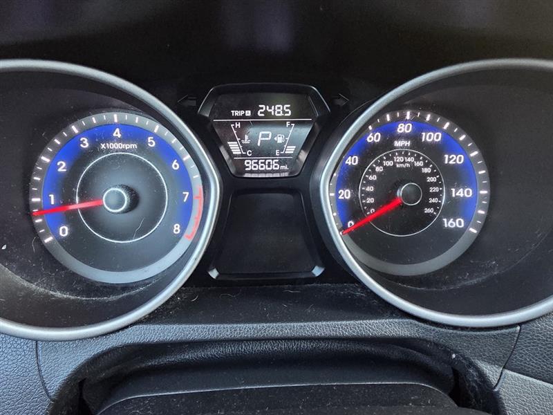 Hyundai Elantra SE 6AT 2015