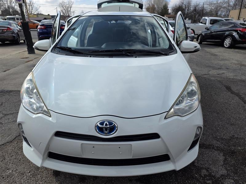 Toyota Prius c Four 2014