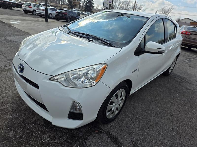 Toyota Prius c Four 2014