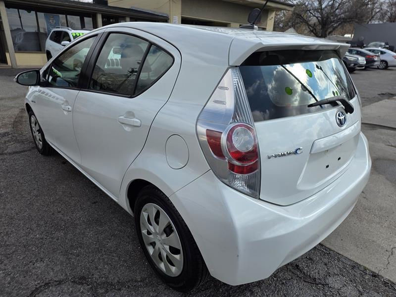 Toyota Prius c Four 2014