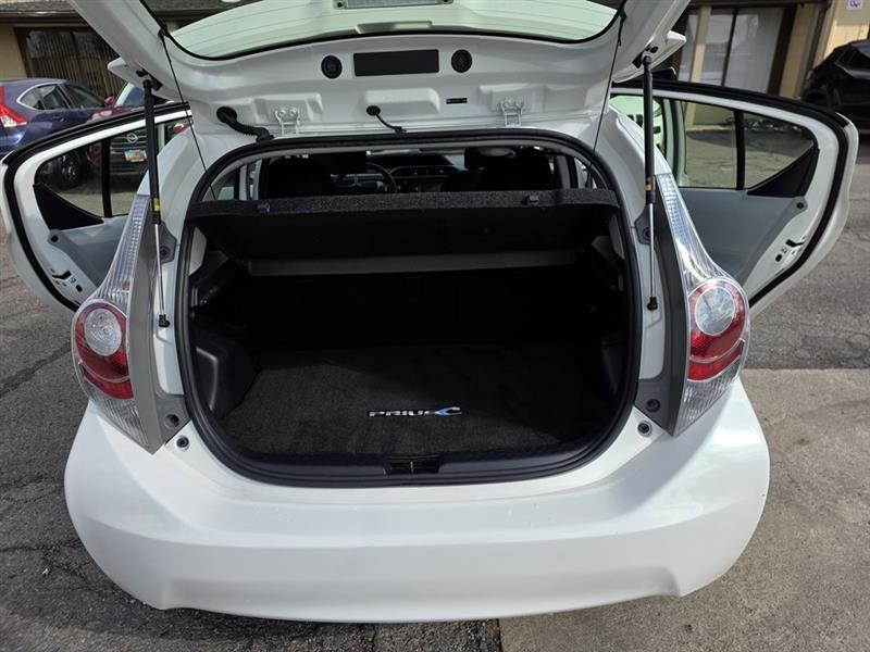 Toyota Prius c Four 2014