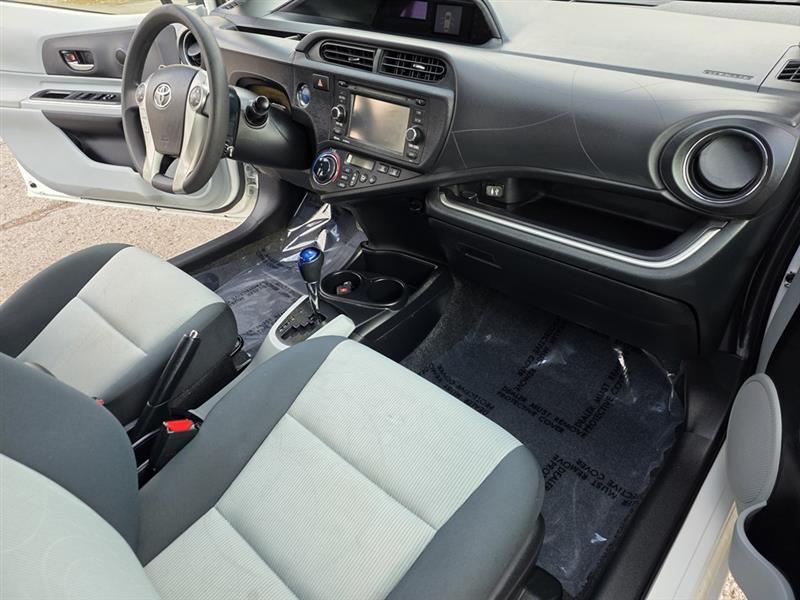 Toyota Prius c Four 2014