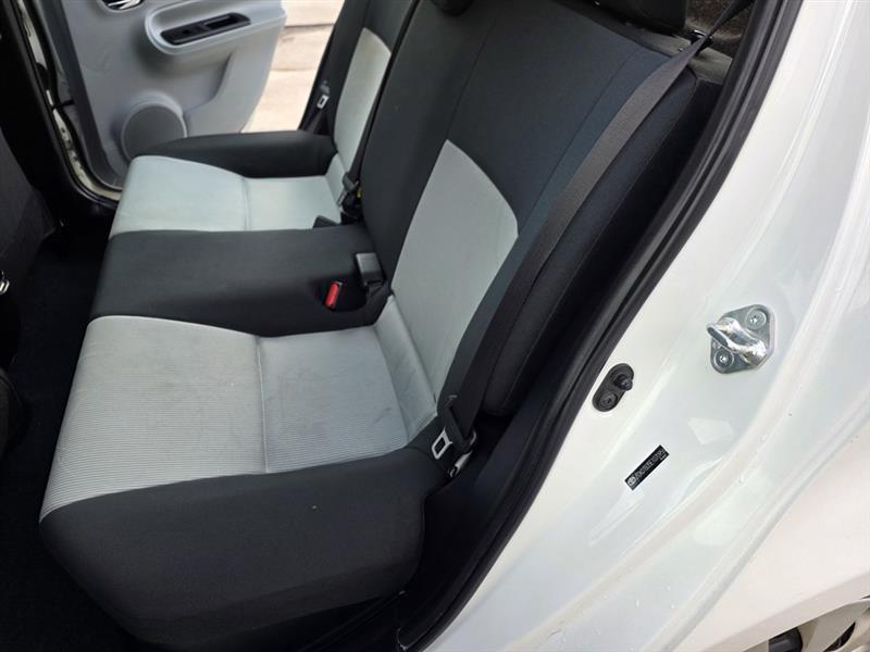 Toyota Prius c Four 2014