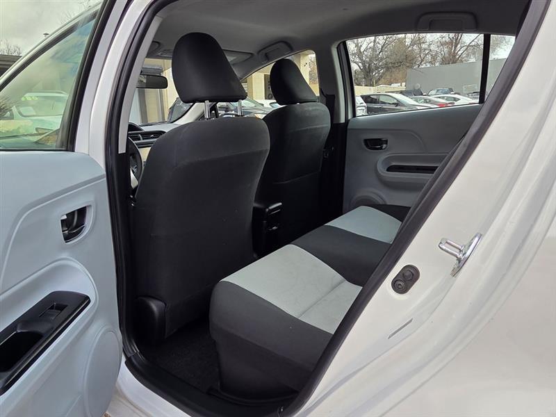 Toyota Prius c Four 2014