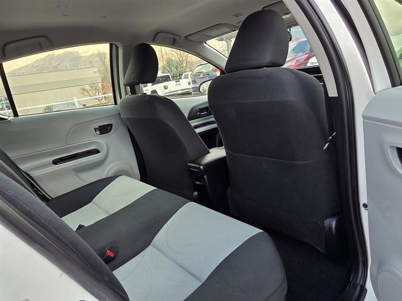 Toyota Prius c Four 2014