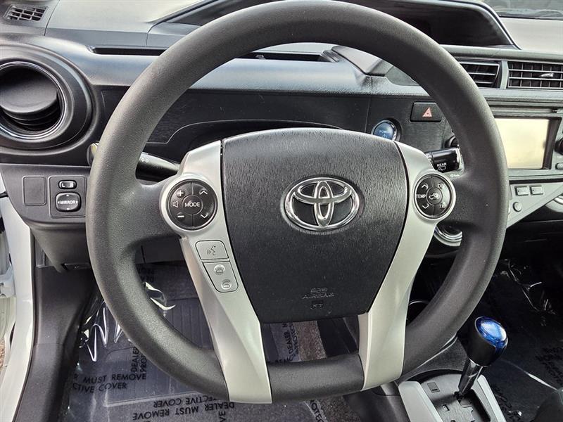 Toyota Prius c Four 2014