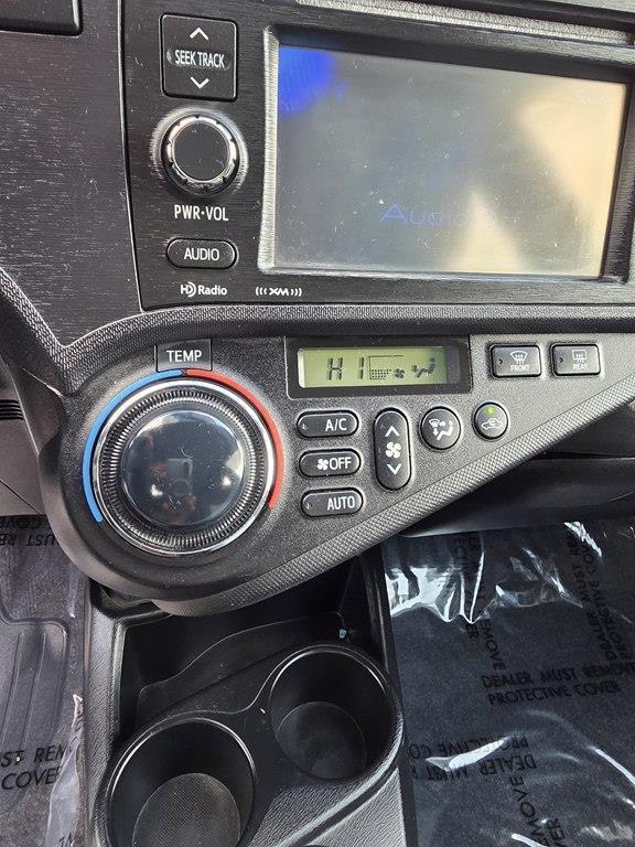 Toyota Prius c Four 2014