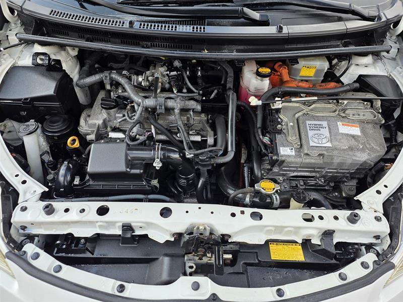 Toyota Prius c Four 2014