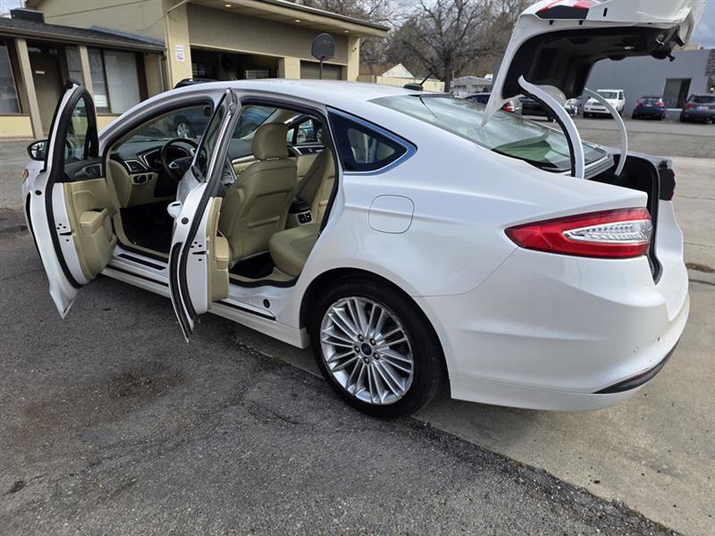 Ford Fusion SE 2016