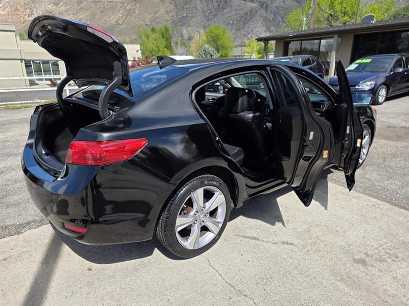 Acura ILX 5-Spd AT w/ Premium Package 2013