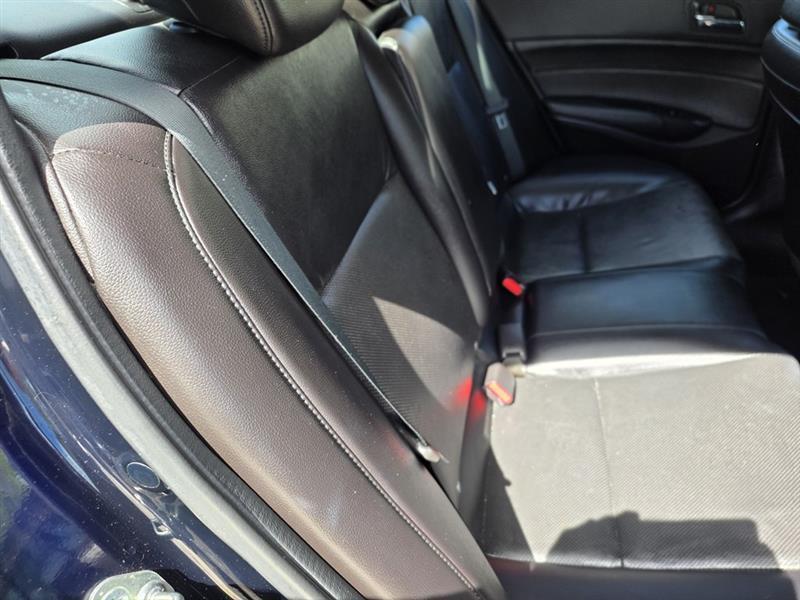 Acura ILX 5-Spd AT w/ Premium Package 2013