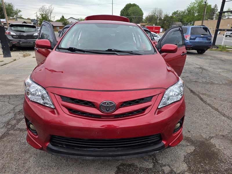 Toyota Corolla Base 5-Speed MT 2011