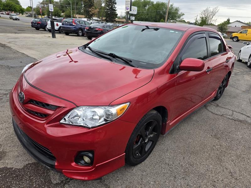 Toyota Corolla Base 5-Speed MT 2011