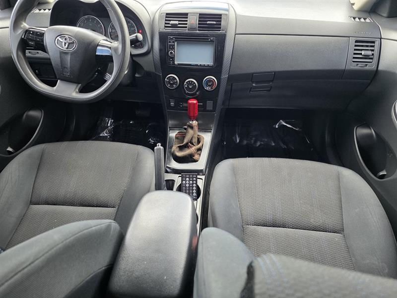 Toyota Corolla Base 5-Speed MT 2011