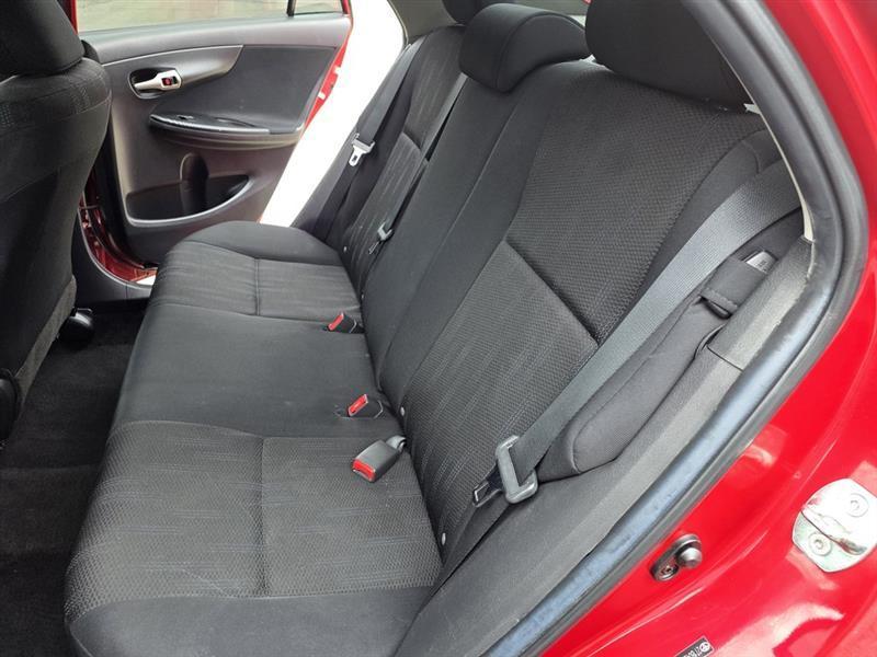 Toyota Corolla Base 5-Speed MT 2011