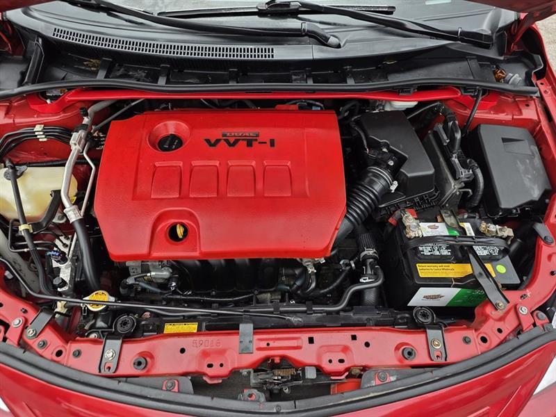 Toyota Corolla Base 5-Speed MT 2011