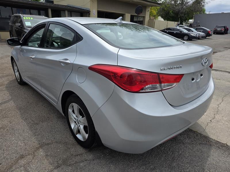 Hyundai Elantra GLS M/T 2013