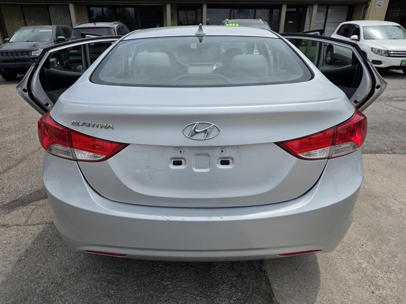 Hyundai Elantra GLS M/T 2013