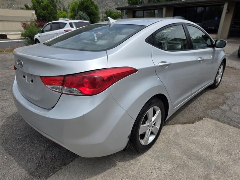 Hyundai Elantra GLS M/T 2013