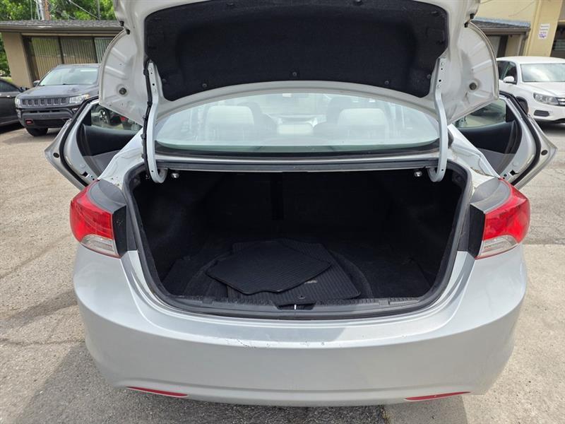 Hyundai Elantra GLS M/T 2013