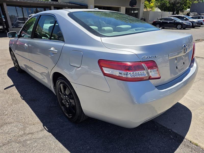 Toyota Camry SE 6-Spd MT 2010