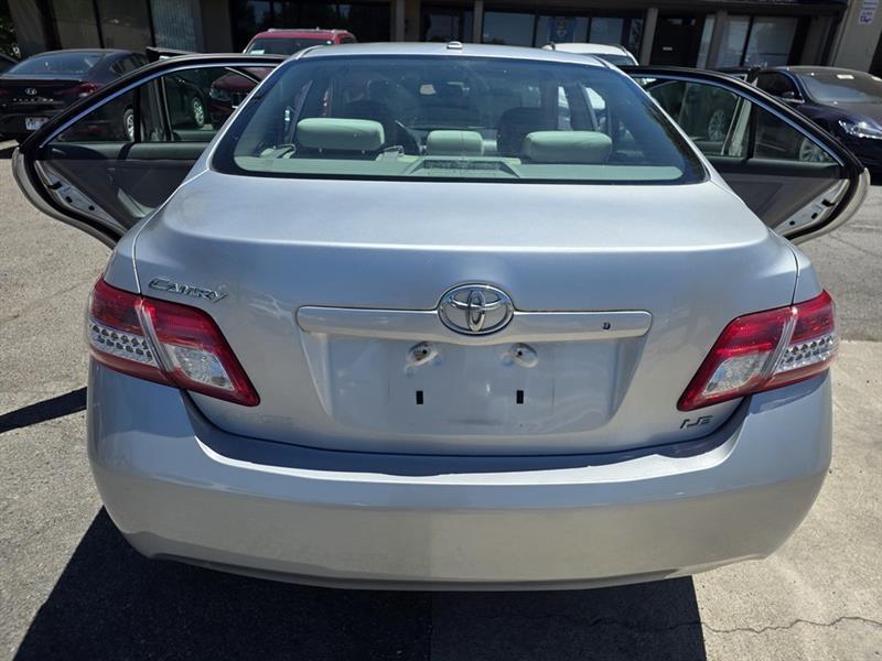 Toyota Camry SE 6-Spd MT 2010