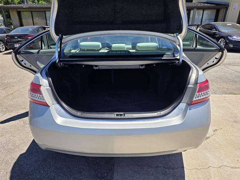 Toyota Camry SE 6-Spd MT 2010