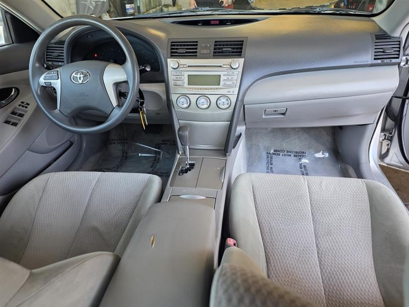 Toyota Camry SE 6-Spd MT 2010